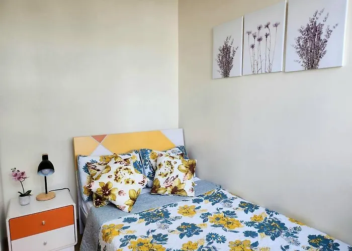 Bgc Fresh & Cozy Near Burgos Circle With Fast Internet Connection *