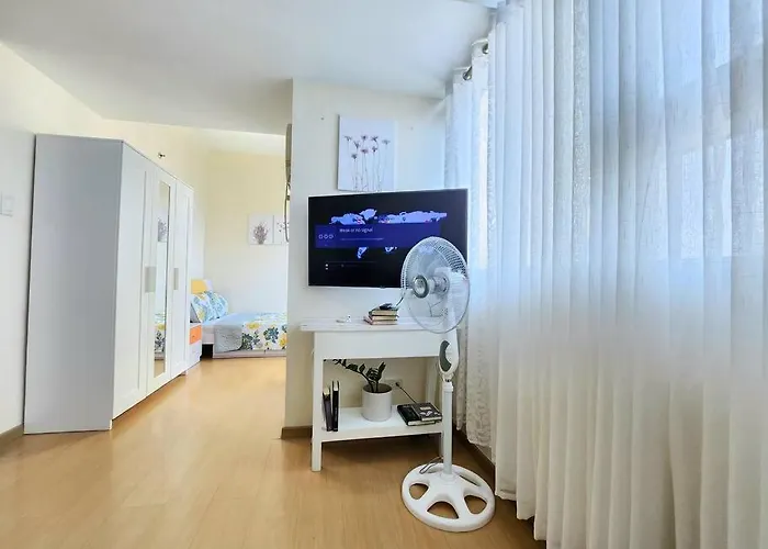 Bgc Fresh & Cozy Near Burgos Circle With Fast Internet Connection Manila