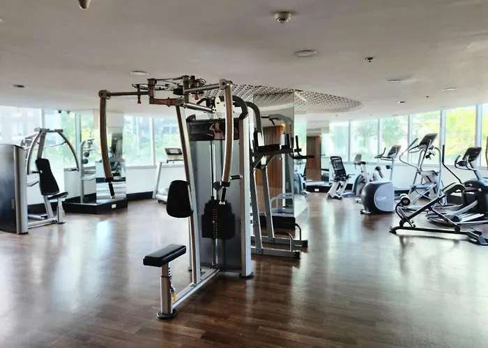 Bgc Fresh & Cozy Near Burgos Circle With Fast Internet Connection *
