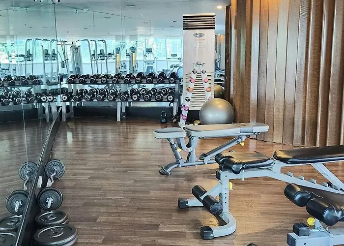 Bgc Fresh & Cozy Near Burgos Circle With Fast Internet Connection Apartment Manila